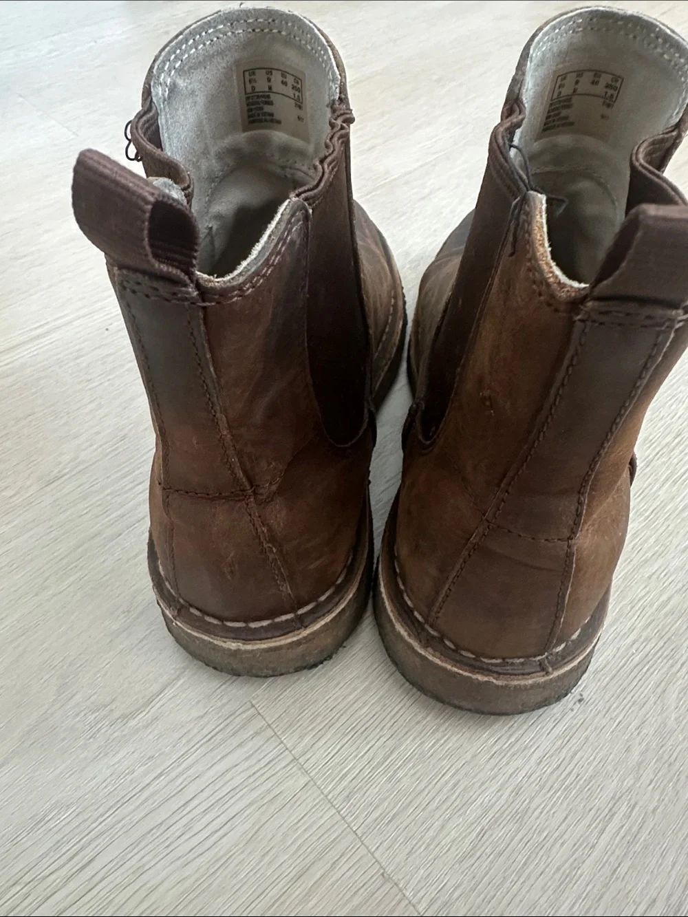 Clarks Brown Leather Chelsea Boots - Classic Pull-On Style- Clarks